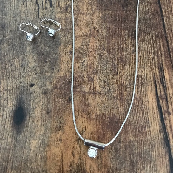 Necklace and earrings set - Picture 2 of 3